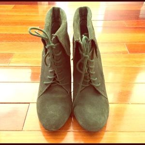 Steve Madden Luxe Deep Green Suede Wedge Booties size 10